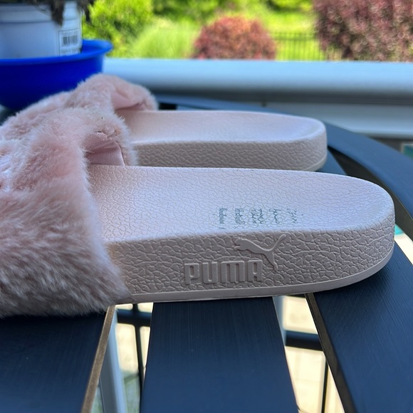 Rihanna FENTY PUMA Slides in Light Pink - Picture 6 of 7